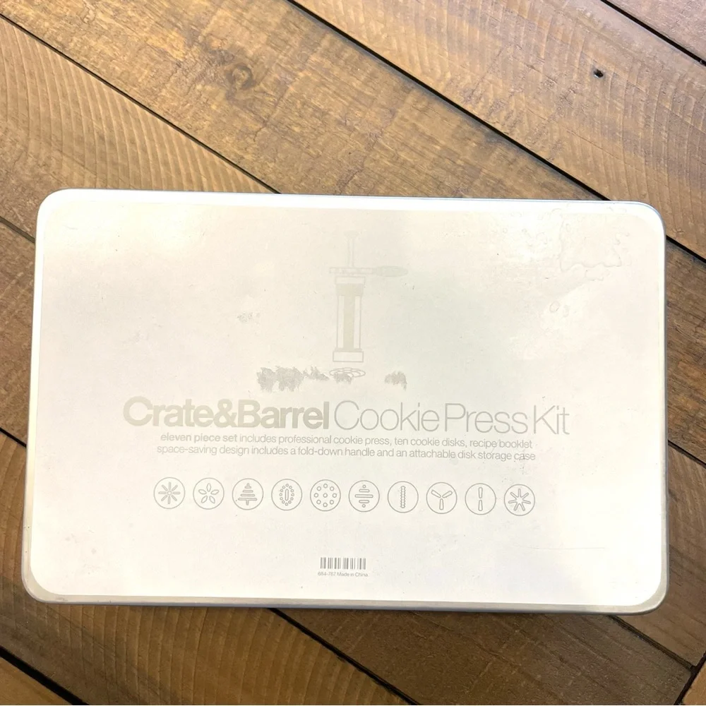 ✨NEW✨ Crate & Barrel Cookie Press Kit